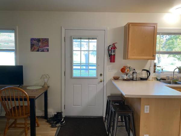 $875 / 2br - Urgently seeking Roommate **Available November 1** Year Lease (Hinesburg)63969737502723124