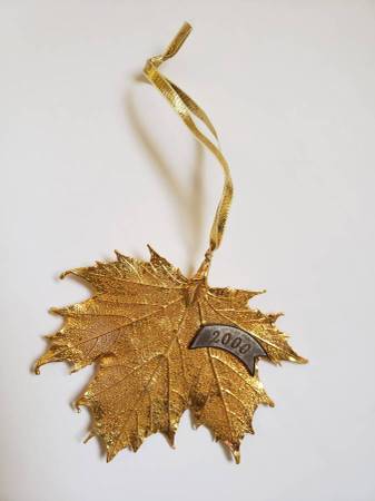 Gold Maple Leave Wall Decor 1