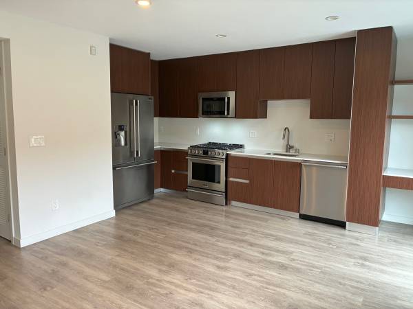$2,950 / 1br - Luxury Living in Santa Monica (Santa Monica)63829376768513120