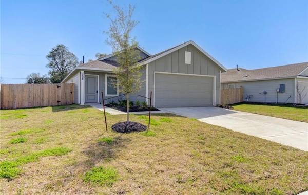Spacious Single-Unit Rental Available 12/2026 at 228 Houston Ave, Angl 1
