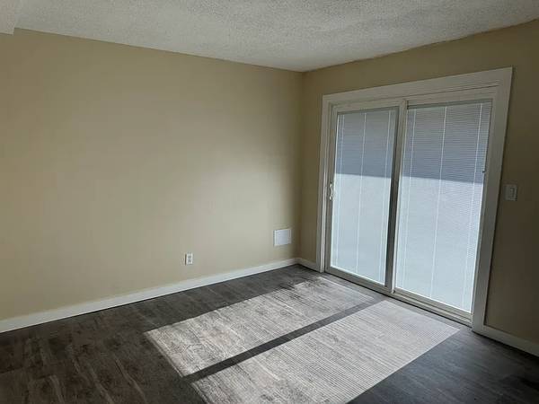 $1,050 / 3br - Cozy 3Bed  is an excellent choice for a medium-sized family (Lawrence, KS)63671411772291121