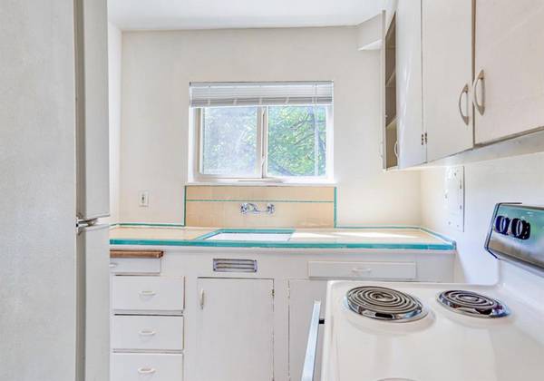 $1,350 / 1br - $300 SAVINGS - Vintage & Pet Friendly + In-Unit Heat, Ample Parking (Hawthorne District)63914853747587122