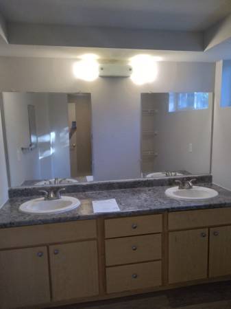 $1,500 / 2br - 1000ft2 - Lower unit 2 bedroom 1000sf $1500 3 bed 1400 $1800 (OregonCity, walk to Holcomb Grade School)63914739348738123