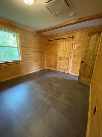 $1,700,000 / 3000ft2 - 4 newly built rentals on 31 acres w/ 6 additional lots w/power+septic (burnsville nc)64029375390595122