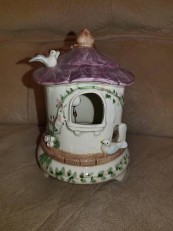 Ceramic Birdhouse Music Box 1