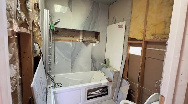 $65,000 / 4br - 1140ft2 - Townhome needs to be remodeled (Pullman, Chicago)63960013762562122