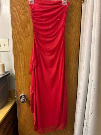 Simple strapless evening length dress 1