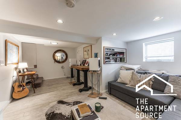 $1,695 / 2br - 1000ft2 - Super Cute Garden w/Free Laundry!Updated, Quiet Street,Near CTA-GO! (Chicago)63898857908867120