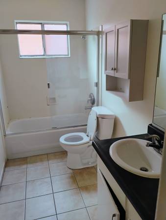 $2,450 / 2br - 950ft2 - Good Petaluma location two-bedroom apartment (petaluma)64030487734145123