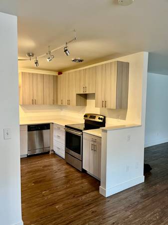 $2800.00 / 2br - 1100ft2 - Move-in Specials! 2 Bed, 2 Bath Apartment | Parking + Storage | Prime63890096521859123