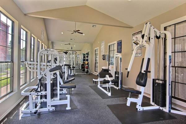 $1,099 / 2br - 935ft2 - Two Bedroom Two Bathroom with Vaulted Ceilings! (6350 Meadowvista Dr.)64036539664771121