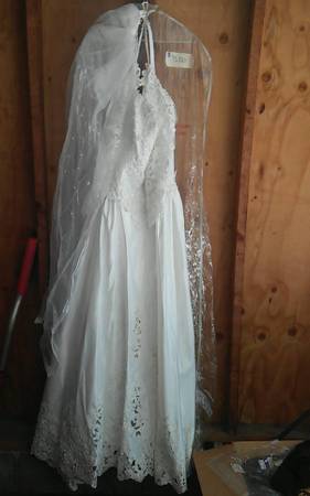 Wedding Gown Size 10 ,12 excellent condition 1
