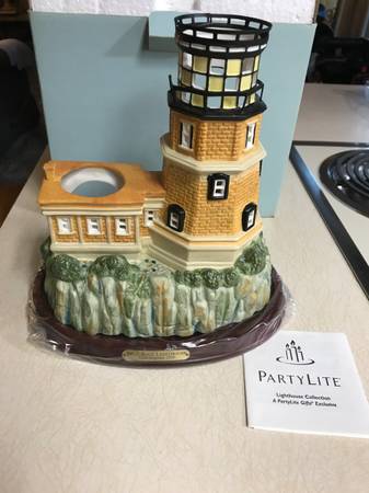 PartyLite Split Rock Lighthouse Lake Superior 1910.  P8192 Brand New in It’s O 1