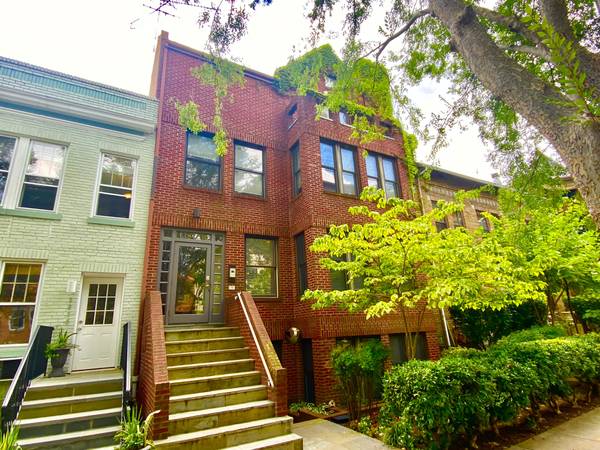 $2,895 / 1br - 590ft2 - Dupont Circle 1 Bedroom Charmer with Patio, Fireplace, Washer/Dryer (Dupont)63822293384067120