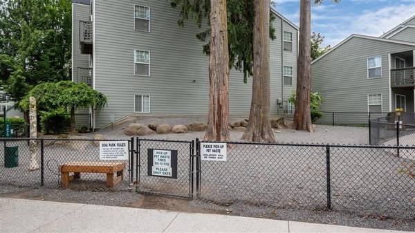 $2,025 / 3br - 1150ft2 - Wonderful 3 bed / 2 bath in prime location! Close to everything! (Fairview)63842024900995120