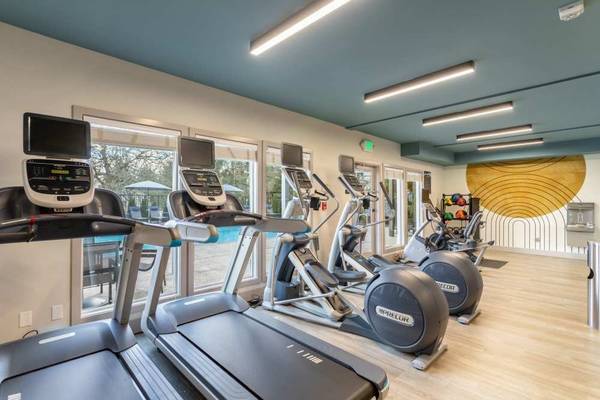 $2,231 / 1br - 700ft2 - Private Patio/Balcony, Washer & Dryer, Swimming Pool (7001 Old Redmond Rd, Redmond, WA)63688479986563121