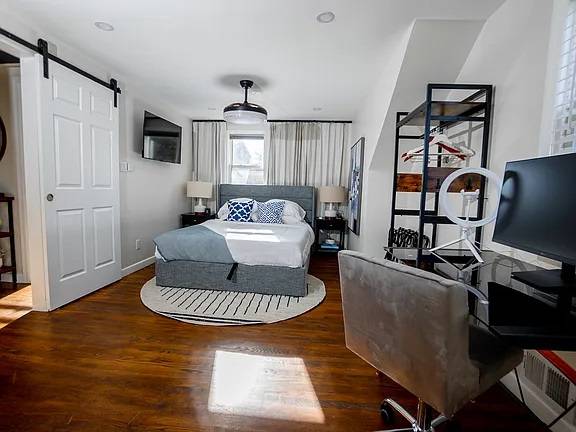 $1,200 / 1br - 830ft2 - One Bedroom Sublet - Dates Flexible (WASHINGTON)63511971023617124