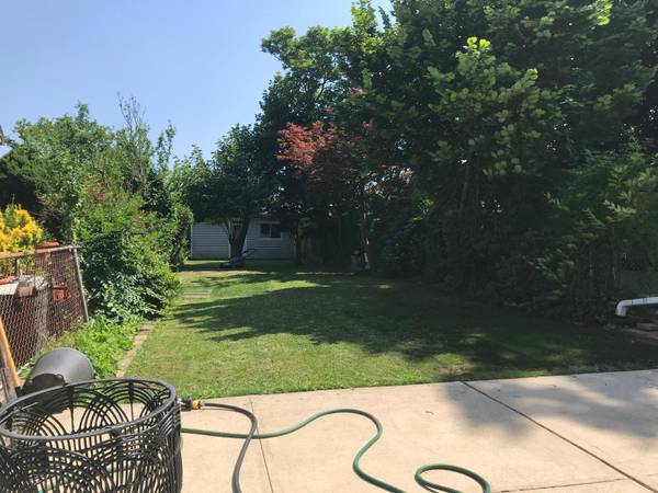 $3,100 / 2br - Apartment For Rent 2 Bedrooms/ Backyard/ Parking  Maspeth (Near 52 Drive Maspeth  Queens)63912047620611122