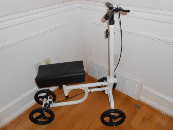 Knee Scooter Walker Steerable with Brakes Indoor Outdoor with  Pad 1