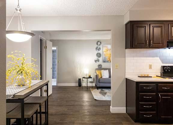 $1,085 / 2br - 815ft2 - ¡$750 DE DESCUENTO EN TOTAL AL MUDARSE Y ADMINISTRACIÓN EXENCA! PASE A RECORRER O LLÁMENOS (¡19TH AVE Y THUNDERBIRD!)63623923110403121