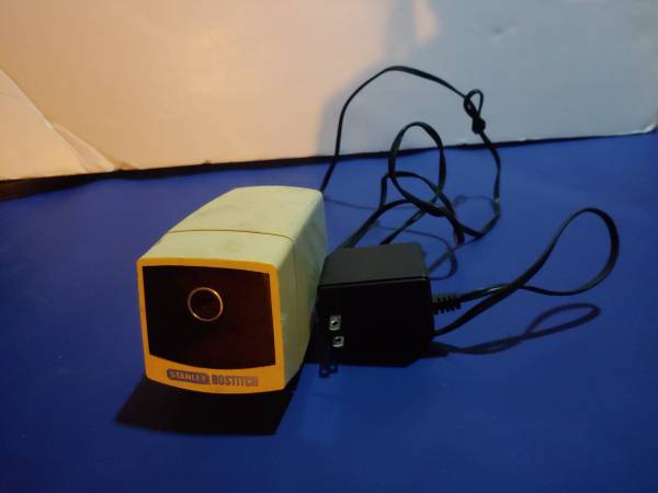 Stanley Bostitch Automatic Electric Pencil Sharpener 1