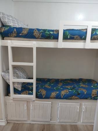 $375 / 1br - 420ft2 - WEEKLY CONDO $395 SLEEPS 4 ON THE BEACH (Corpus Christi)64036535705347124