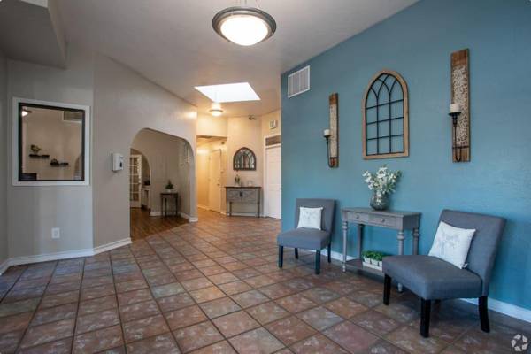 Sierra Vista Pool Basketball Court Air - Room for Rent