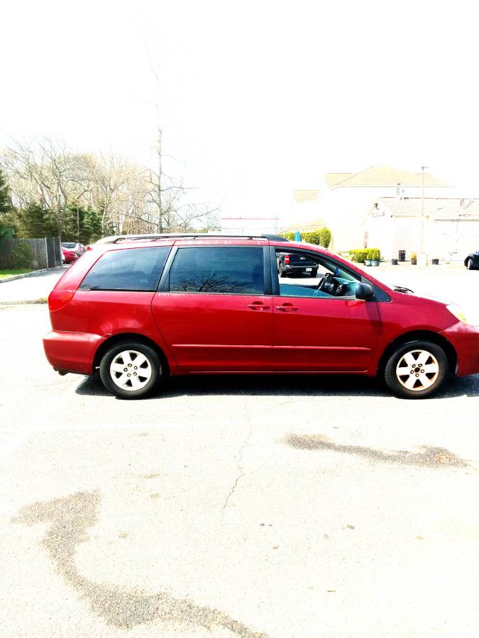 2004 Toyota Sienna LE Family owned,runs great.Super dependable