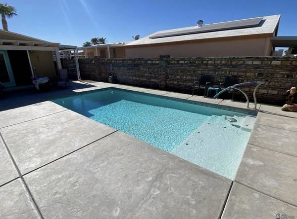 $289,000 / 2br - 1056ft2 - PROPIEDAD EN VENTA EN SOUTH FOOTHILLS CON ALBERCA Y ENERGÍA SOLAR! (Yuma)64214141609601122