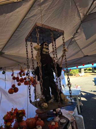 Gemmy Hang-Up Caged Skeleton  animated Halloween Decoration 1