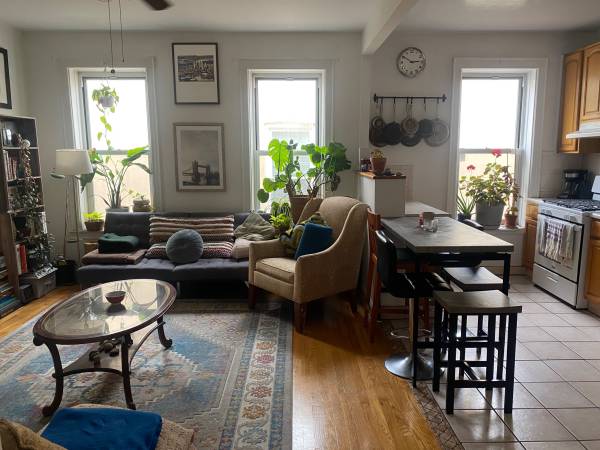 $1,500 Large Bedroom 2 blocks from Astoria Park - Available November 1st (Astoria / Ditmars)63912048305411122