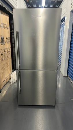 Blomberg 30" Counter Depth Bottom-Freezer Refrigerator Stainless Steel 1