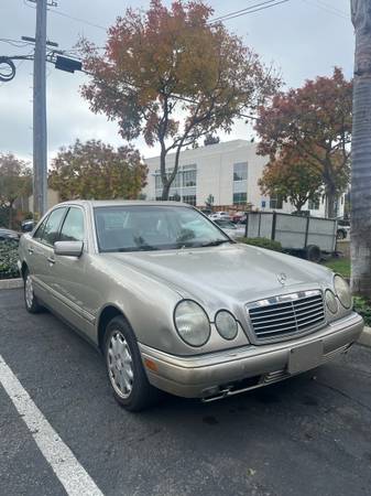 1999 Mercedes-Benz E320 1