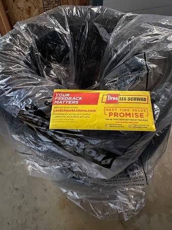 Les Schwab - 215/60R/16 - Toyo Eclipse Used Tires 1