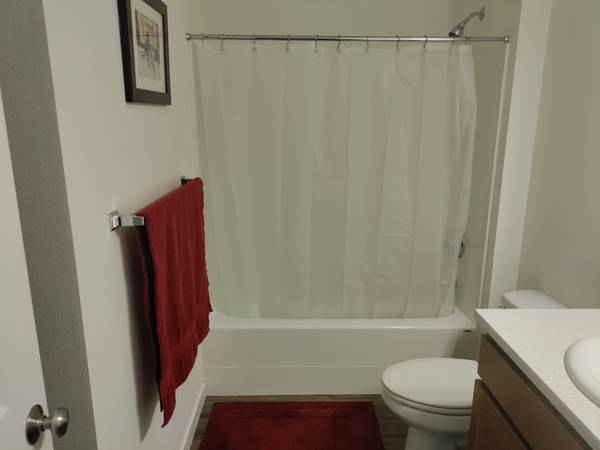 $800 / 2 habitaciones - 1200 pies² - Habitación amueblada con baño privado en alquiler, servicios e internet incluidos (Bellingham)63509617782531121