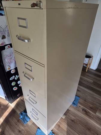 Free file cabinet with keys 1