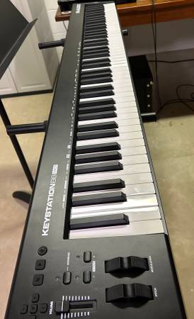 88-Key USB-MIDI Controller, stand, 2 pedals, vinyl dust cover 1