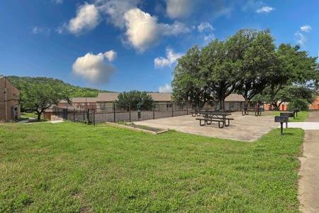 $1,525 / 2br - 960ft2 - Walk-in Closet, Playground, Central Air and Heating (5875 Mountain Valley Ln, Dallas, TX)63846411039233122