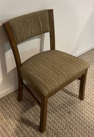 Modern Wood Frame Dining Chair – Clean Lines & Comfy Style! 1