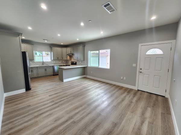 $4,200 / 3br - NEWLY BUILT ADU, SPACIOUS 3 BEDS 2 BATHS, GREAT LOCATION, ALL UTILITIE (VAN NUYS)63953220781187123