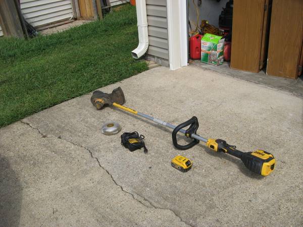 Dewalt 20 Volt string trimmer 1