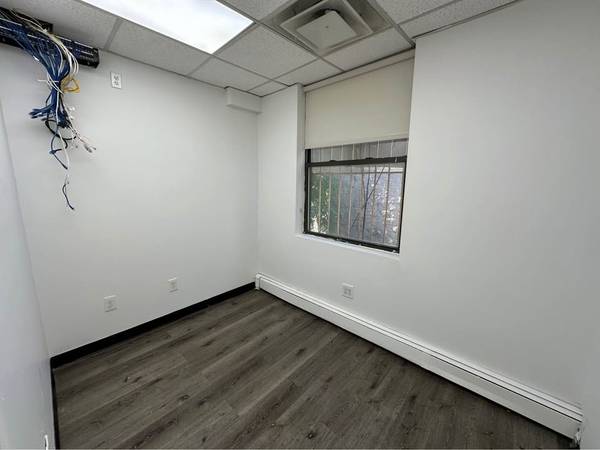 $800 / 100ft2 - Private Office Room for Rent – Forest Hills (Austin Street) (Forest Hills)64147842830851121