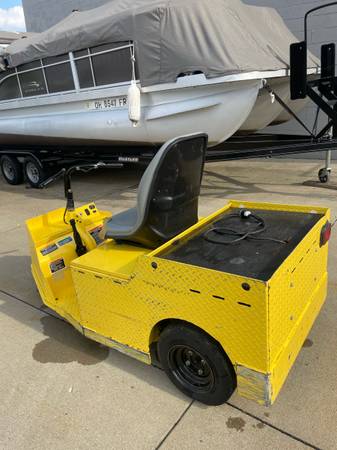 Cushman Tug 3 Wheel Electric Personnel Cart 1