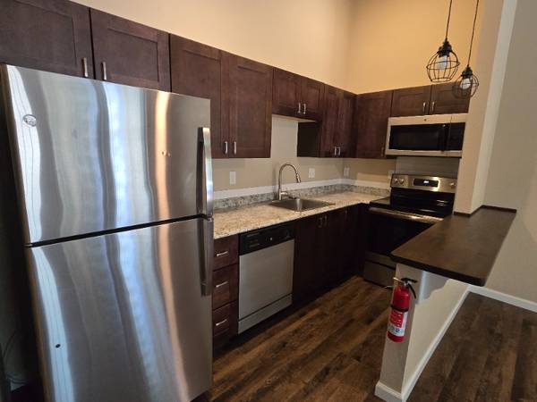 $1000.00 / 1br - 2642 E. Monument St63658247127681124