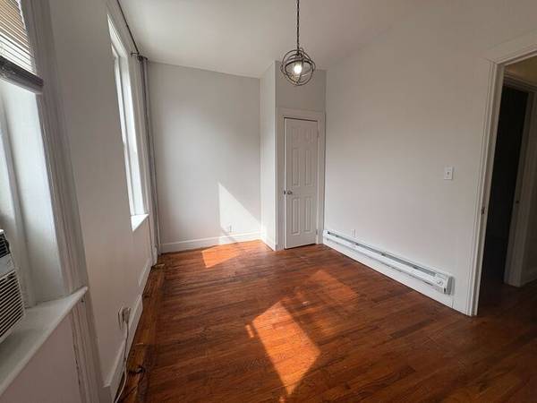 $800 / 4br - Rooms Available in a Sunny 4 Bed/1.5 Bath Plus Office Apartment ☀️ (Brooklyn)64033460137602121