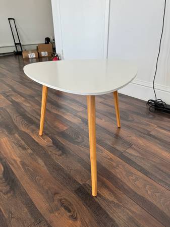Mid Century Modern Triangle Side Table / Coffee Table - White & Wood 1