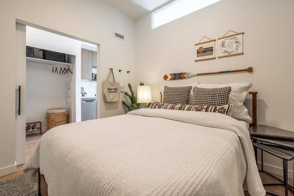 $2,505 / 1br - 554ft2 - Upgrade to Stainless Steel and Quartz Luxury (Seattle)63862176816129120