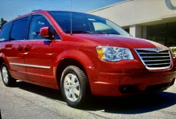 2010 CHRYSLER TOWNE AND COUNTRY TOURING CLEAN CARFAX 1