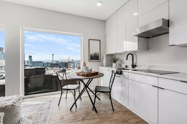 $1,766 / 1br - 422ft2 - Come home to a getaway - every day! Resort-style 1 bed, 1 bath! (Seattle - Capitol Hill Station)63659632010243124