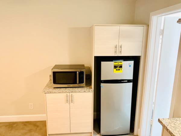 $1,700 / 205ft2 - STUDIO IN THE HEART OF LA JOLLA! ONLY $1,700/mo (1141 Silverado Street #105)63663769151107123